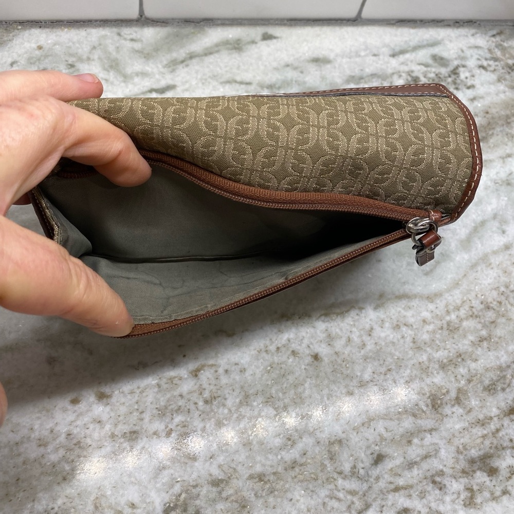 Tan Fabric Fossil Wallet With Fossil F Logo And P… - image 2